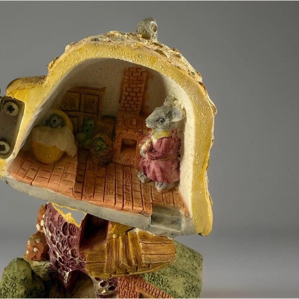 TOADSTOOL JUNCTION 90s Mushroom House Bunnies Fruit Shop Mini Figurine 4